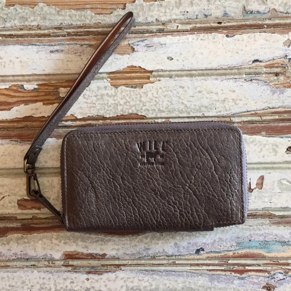Small wristlet/wallet